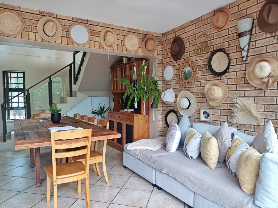 5 Bedroom Property for Sale in Reebok Western Cape